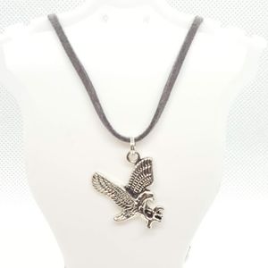 NWOT Eagle on 20" gray leather lace mens necklace
